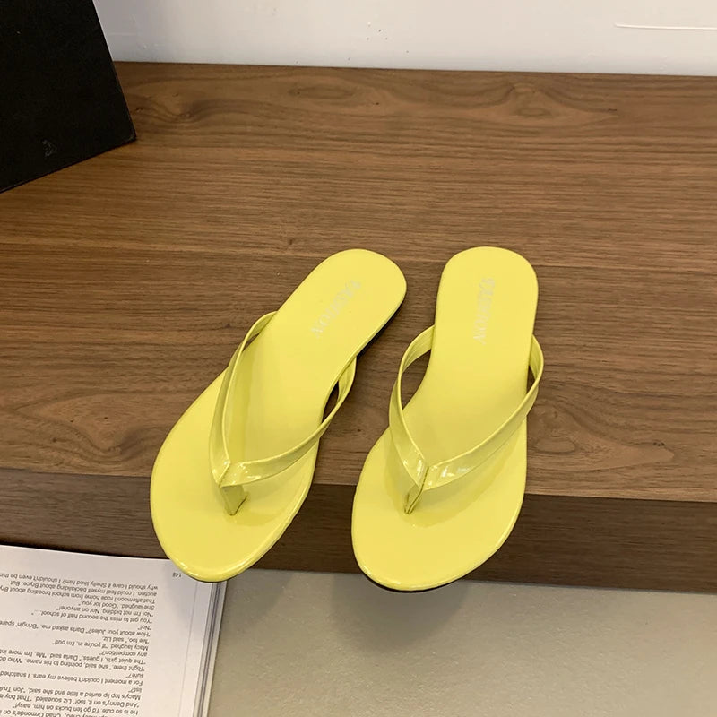 Sandales grande taille chaussures pour femmes été 2025 nouvelles tongs pantoufles extérieures sandales plates