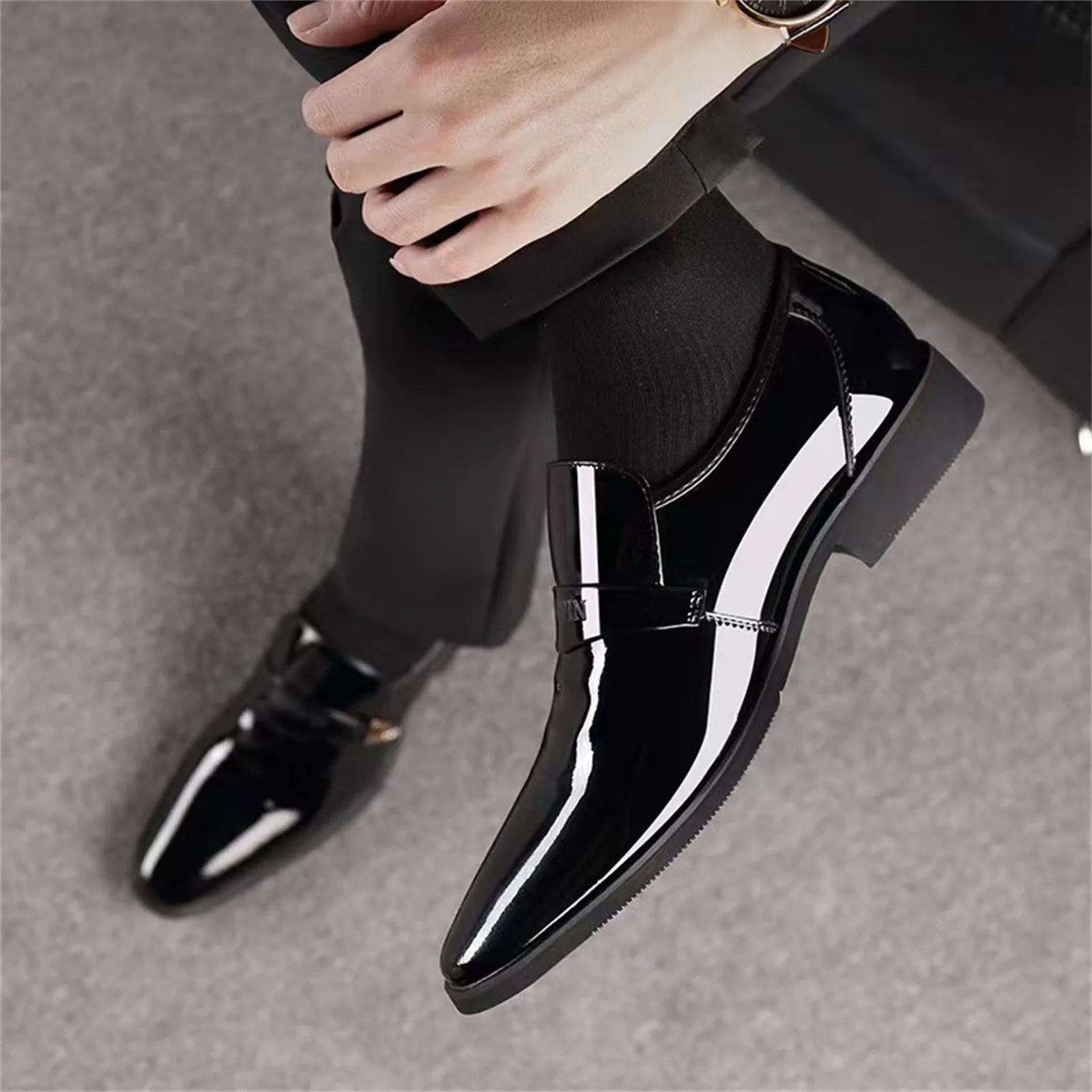 Chaussures en cuir verni PU noir pour hommes, chaussures d'affaires décontractées, chaussures de travail formelles pour le bureau, fête de mariage
