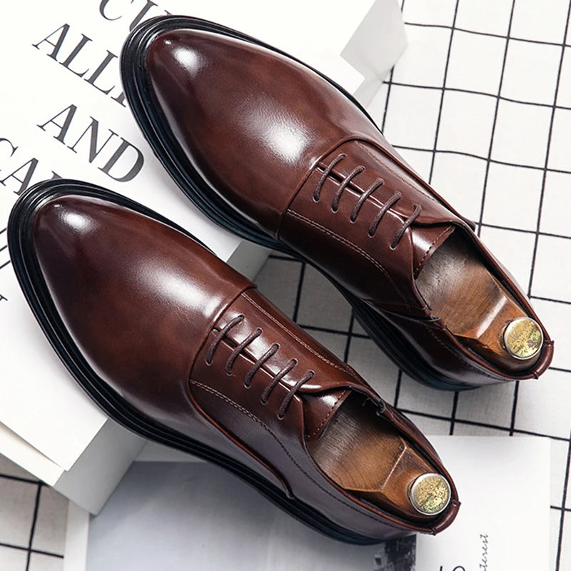 Classique Oxfords chaussures hommes rétro décontracté affaires chaussures en cuir Social pour hommes bureau mariage chaussures en cuir hommes chaussures habillées