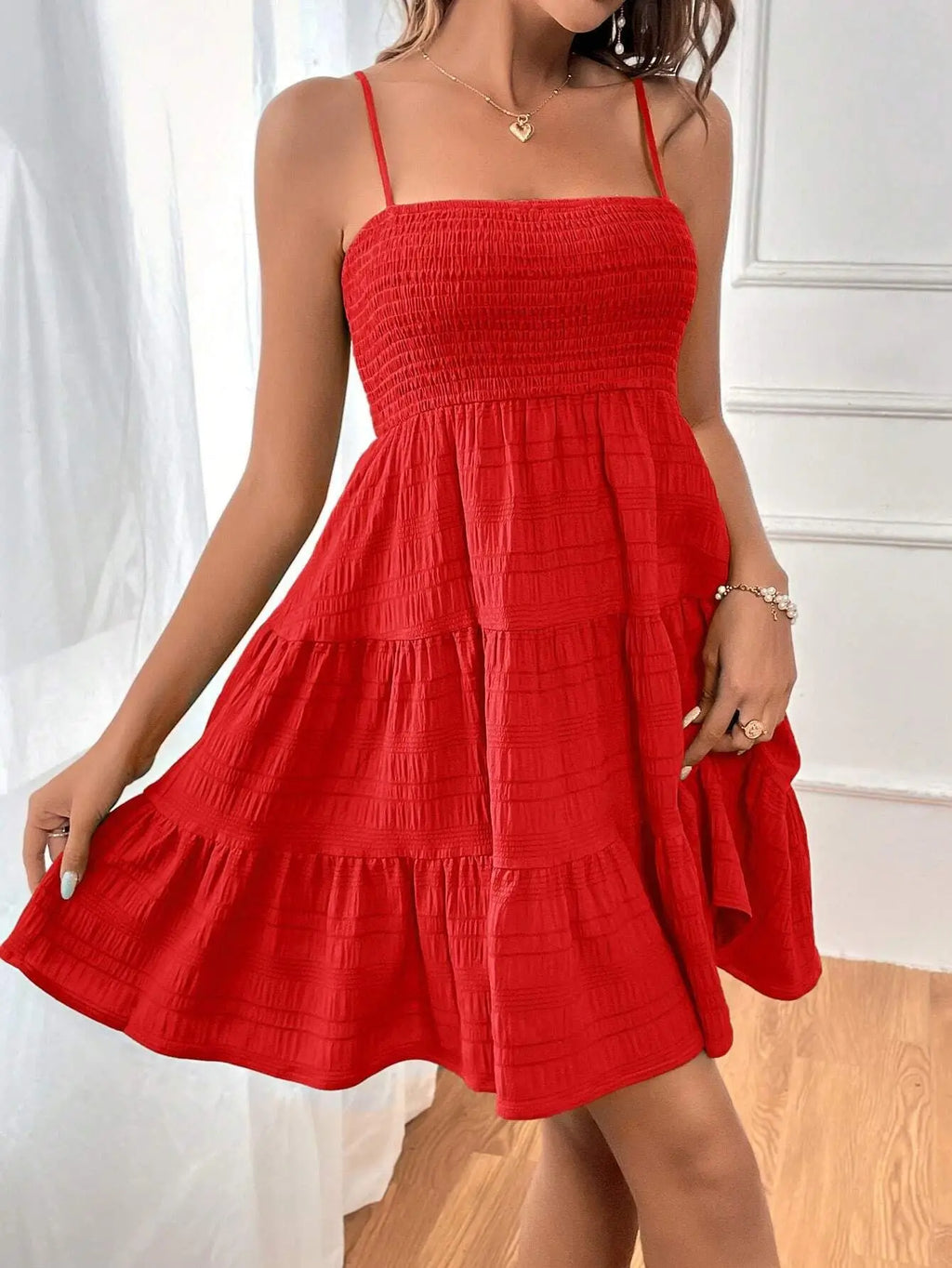 Mode femme Spaghetti sangle smocké Bustier Mini robe bleu à volants à plusieurs niveaux robe trapèze été décontracté vacances vêtements de plage
