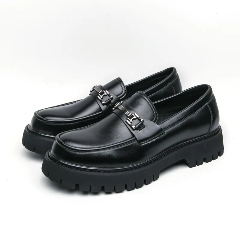 Mocassins à boucle en métal de Style britannique pour hommes, chaussures de mariage à semelles épaisses, nouvelles chaussures confortables d'affaires formelles, chaussures décontractées en cuir à enfiler
