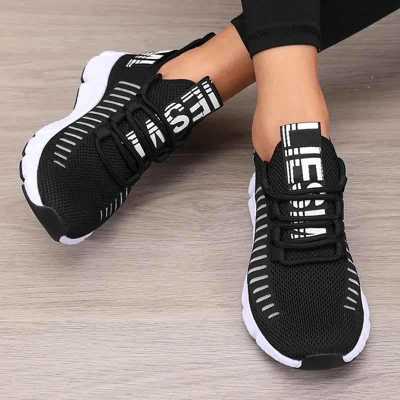 Chaussures de sport pour femmes maille légère semelle souple sangle de Jogging respirant mode sport marche décontracté Tennis chaussures plates pour hommes