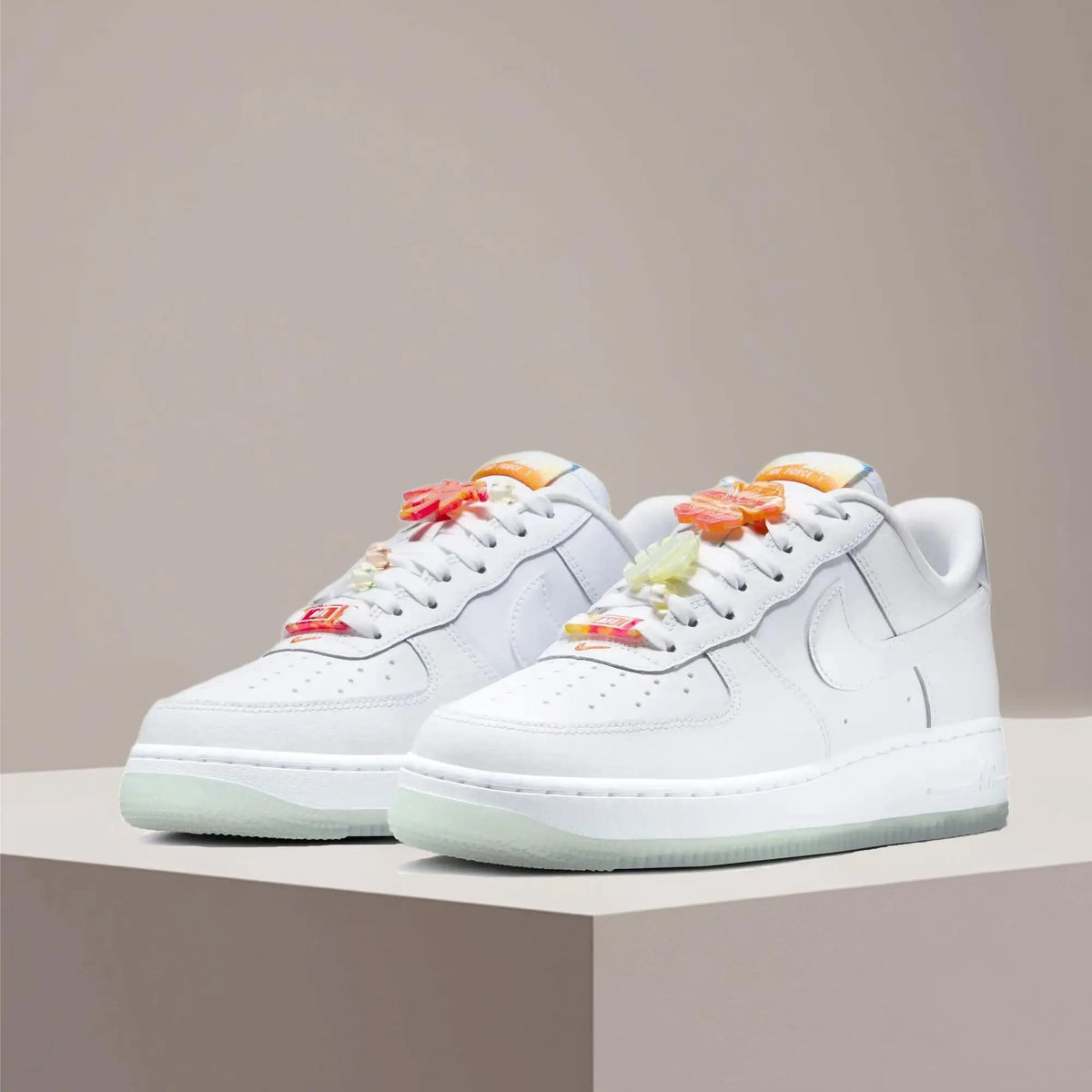 Nike Air Force 1 Baskets de skateboard pour femme avec semelles antidérapantes, durables et amortissantes IB8875-111