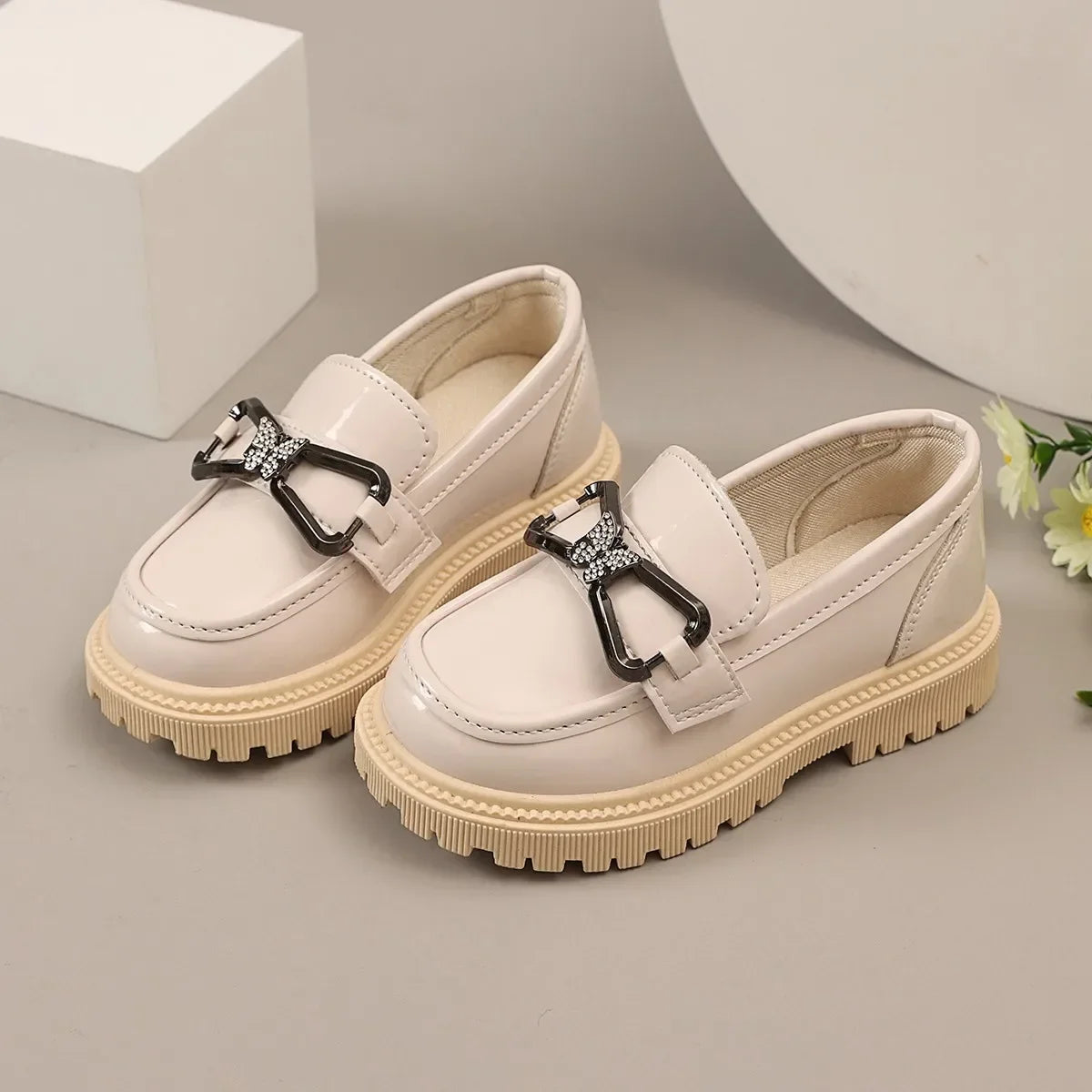 Chaussures en cuir pour enfants, chaussures de princesse papillon brillant, bout rond, à enfiler, mocassins élégants et doux Mary Jane pour filles, automne 2025