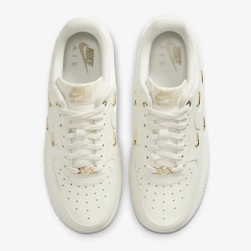 Nike Air Force 1 Low FV3654-111 Cream White Metal Mini Swoosh Baskets en cuir pour femmes, chaussures de sport décontractées pour la marche et le skateboard