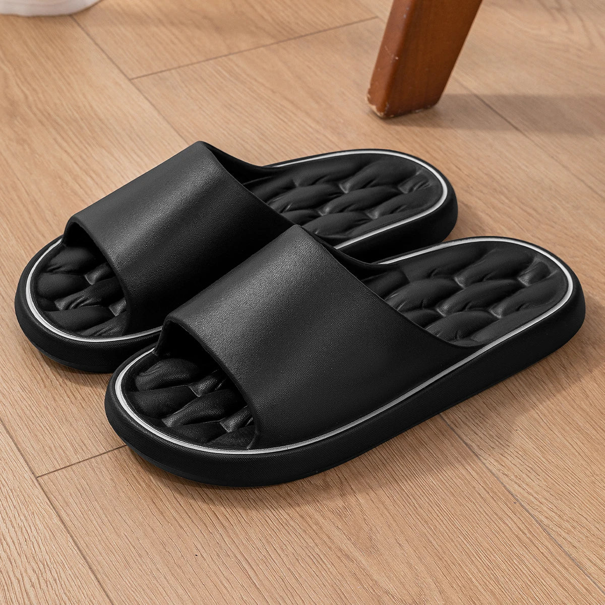 Pantoufles d'été tendance pour hommes, nouvelles sandales nuage à semelle souple et antidérapante pour la maison, la plage, l'intérieur et l'extérieur