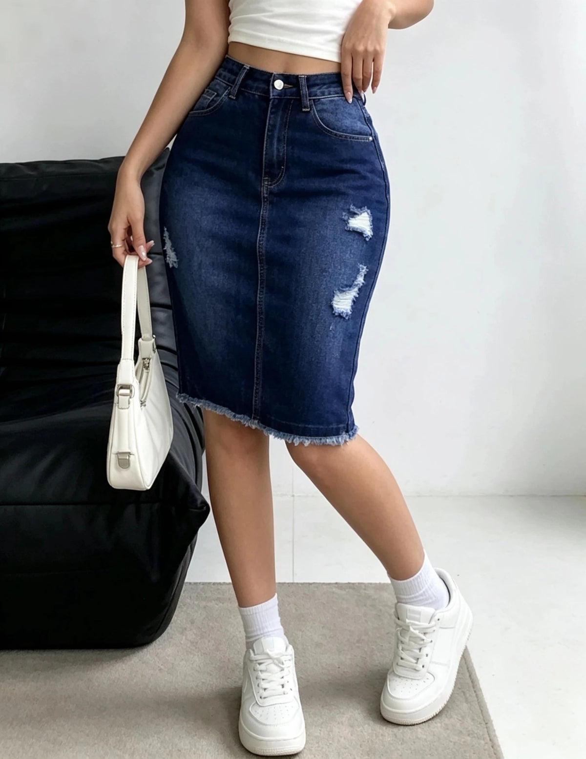 Jupe en jean extensible taille haute pour femme avec ourlet déchiré et effiloché, longueur genou, style une pièce
