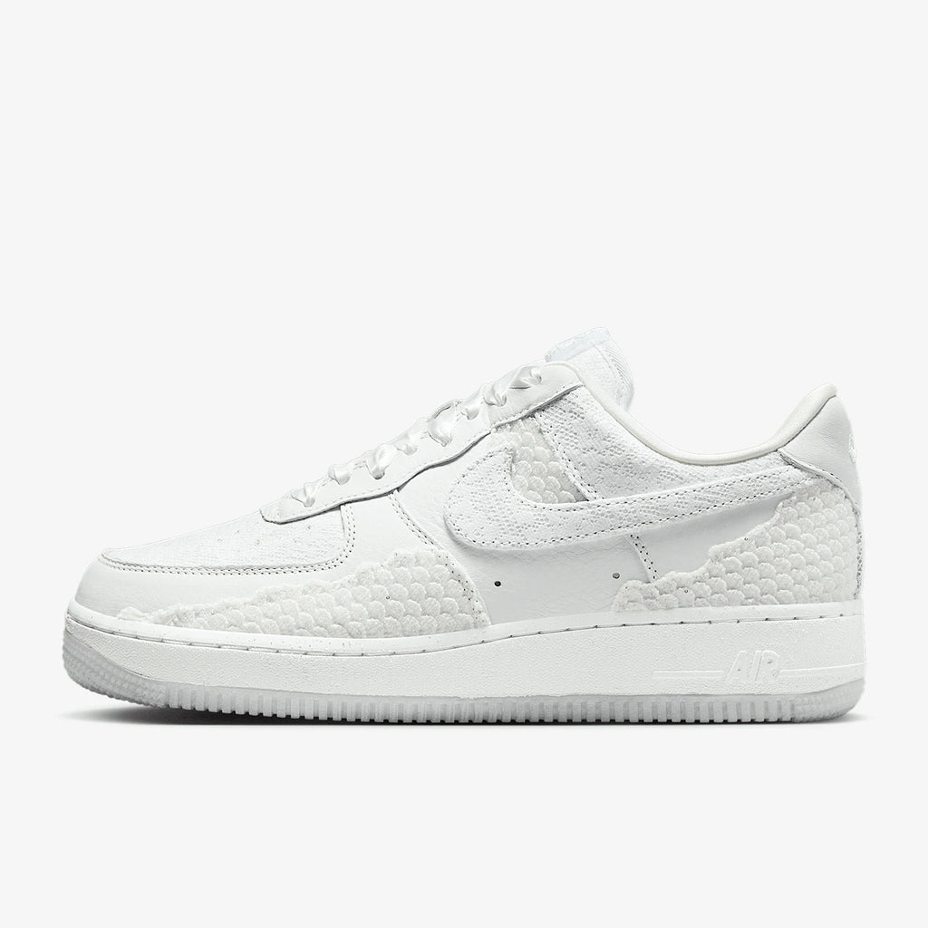 Nike Authentique Air Force 1 AF1 Baskets classiques à semelle épaisse pour femme HV6011-111