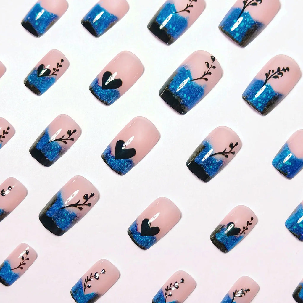 Faux ongles courts carrés pour femmes et filles, dégradé bleu foncé avec motif floral, couverture complète, pose facile, acrylique, faux ongles décoratifs.