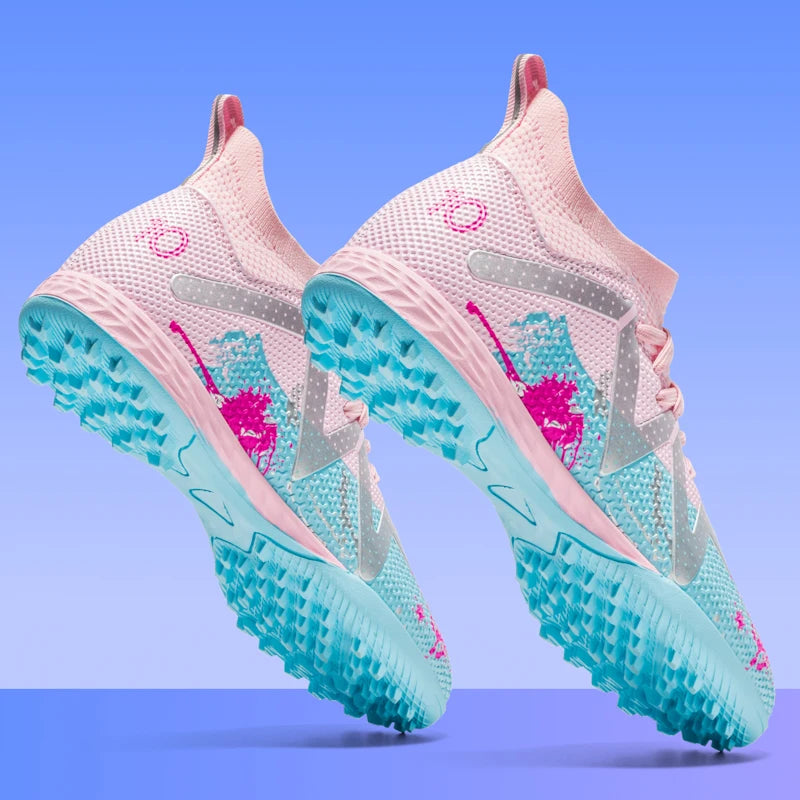 Chaussures de football unisexes TF, design d'inspiration rétro, cuir PU de qualité supérieure, semelle extérieure en caoutchouc durable, allient style et performance.
