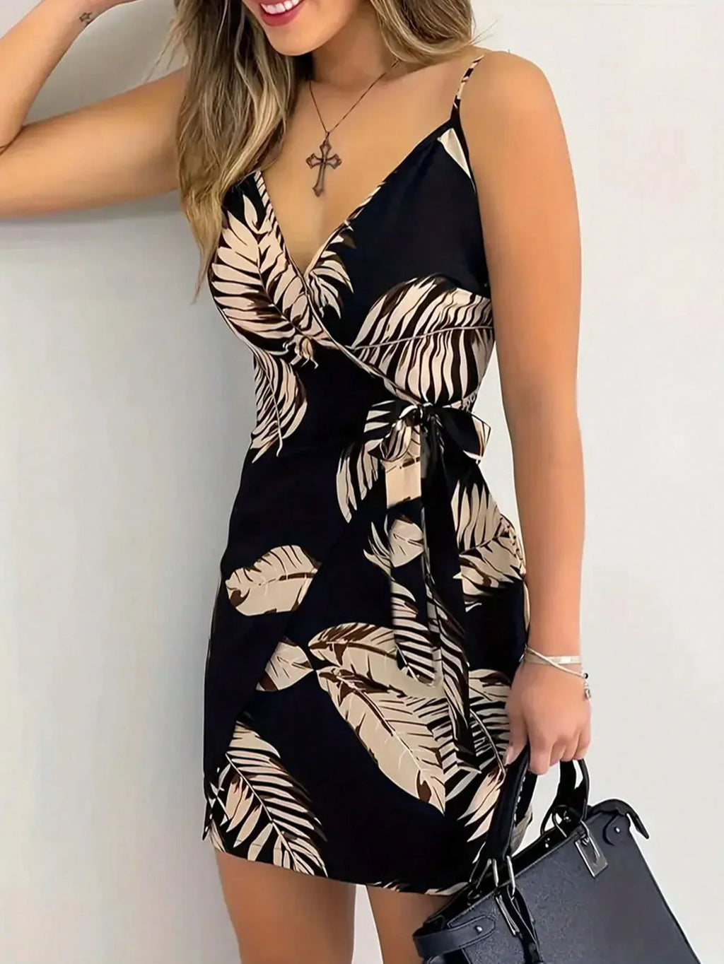 Robe courte à bretelles spaghetti à imprimé floral pour femme, décontractée, avec détail noué sur le devant, coupe confortable, idéale pour les tenues décontractées d'été