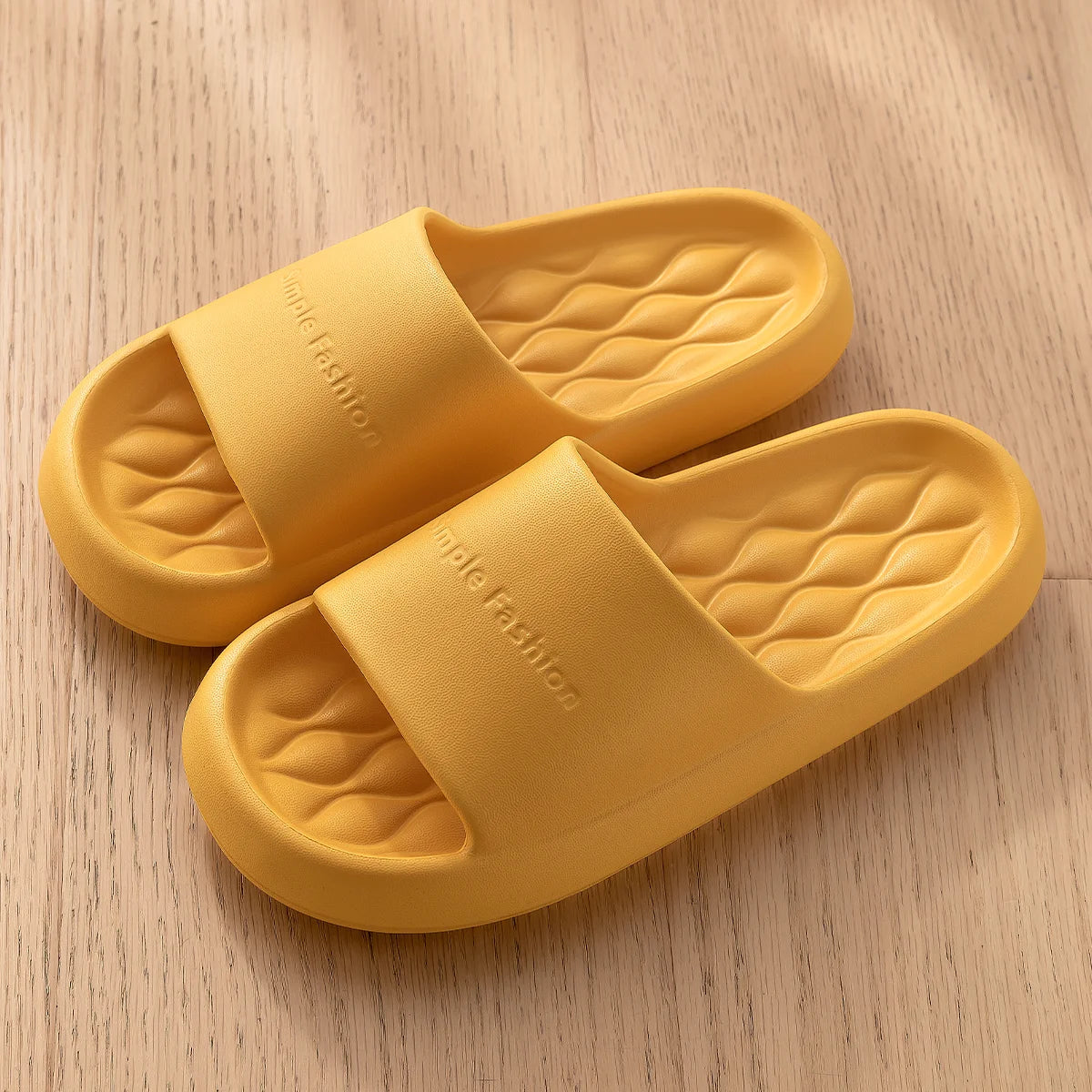 Pantoufles d'été tendance pour hommes, nouvelles sandales nuage à semelle souple et antidérapante pour la maison, la plage, l'intérieur et l'extérieur