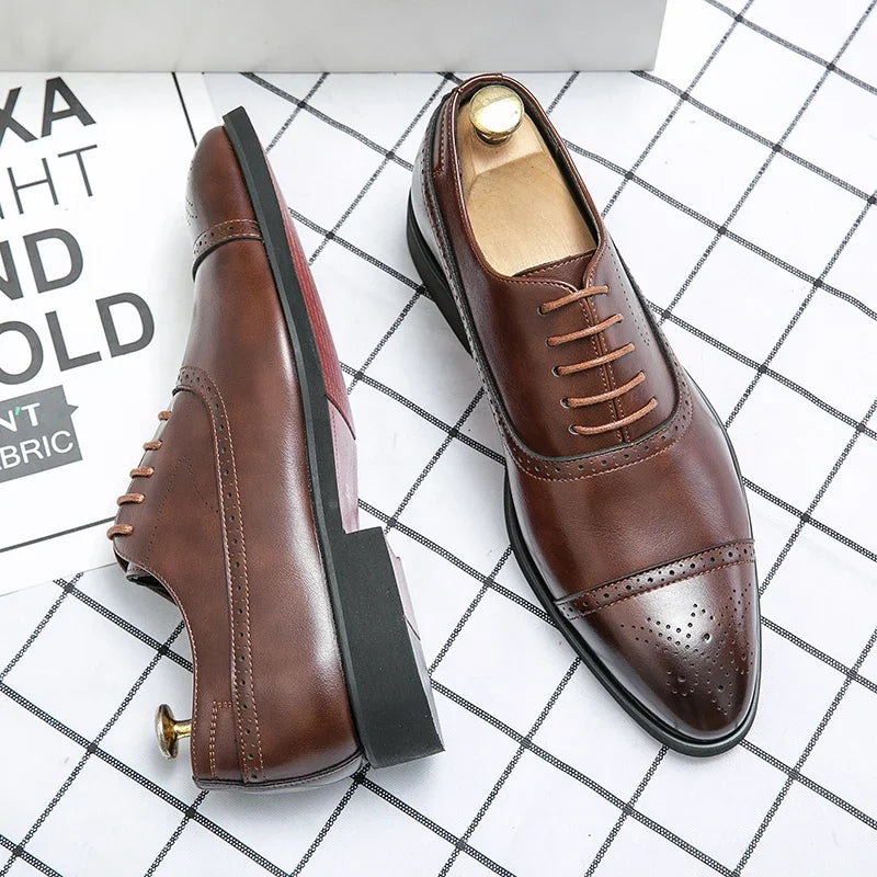 Chaussures habillées de luxe pour hommes, chaussures d'affaires décontractées à la mode, chaussures de Banquet de fête rétro pour hommes, chaussures de mariage Brogue sculptées à lacets, taille 48