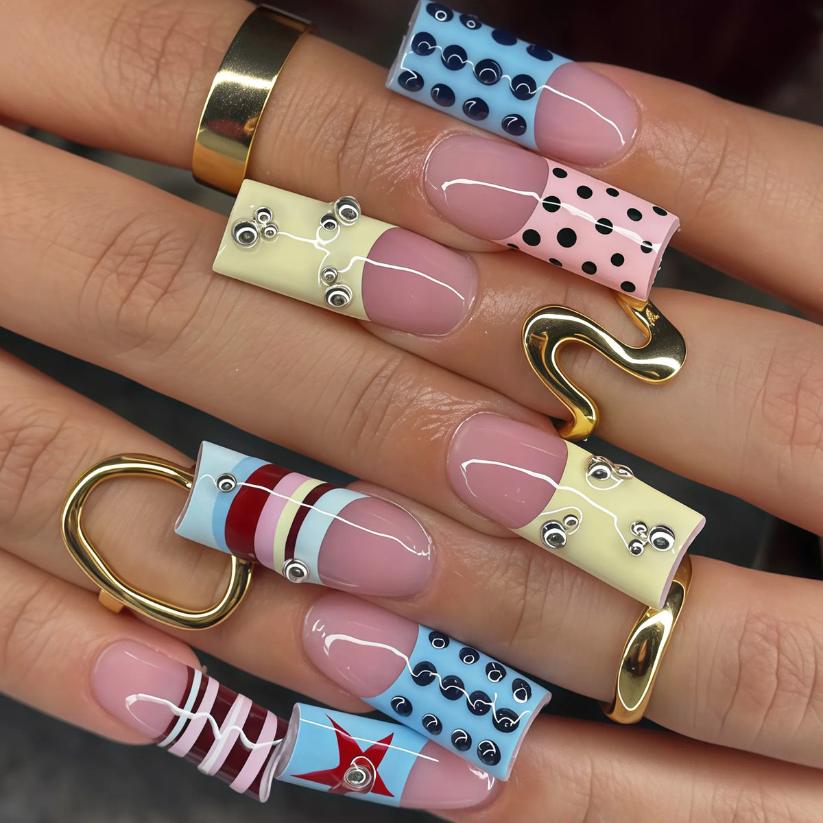 24 faux ongles cercueil mi-longs, style gothique noir, avec nœuds métalliques foncés et décorations en forme de cœur, à presser, motif pois, faux ongles français