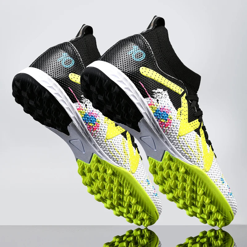 Chaussures de football unisexes TF, design d'inspiration rétro, cuir PU de qualité supérieure, semelle extérieure en caoutchouc durable, allient style et performance.