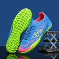 Chaussures de football unisexes TF, design d'inspiration rétro, cuir PU de qualité supérieure, semelle extérieure en caoutchouc durable, allient style et performance.
