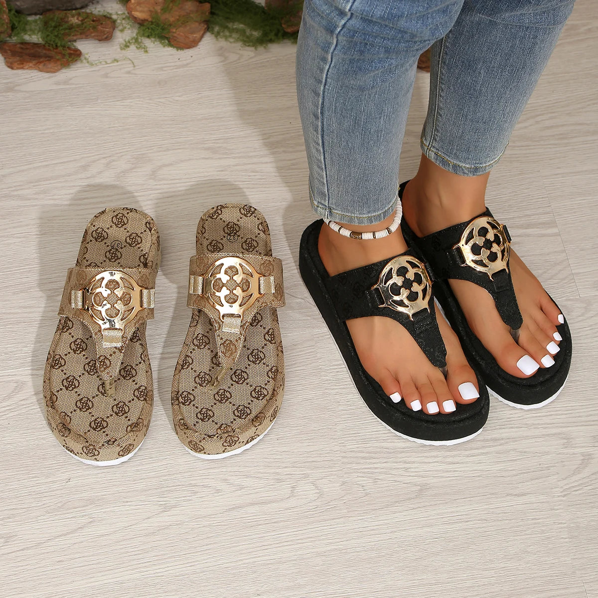 Nouvelles Sandales Plates à Plateforme pour Femmes, Tongs Florales d'Extérieur, Chaussures d'Été pour Dames, Claquettes de Plage Femme 2026