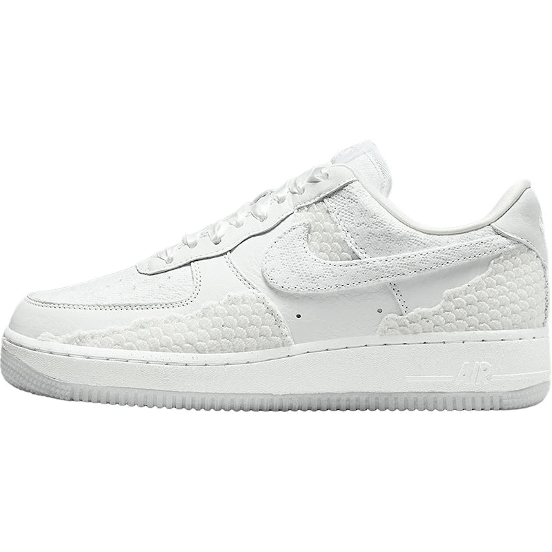 Nike Authentique Air Force 1 AF1 Baskets classiques à semelle épaisse pour femme HV6011-111