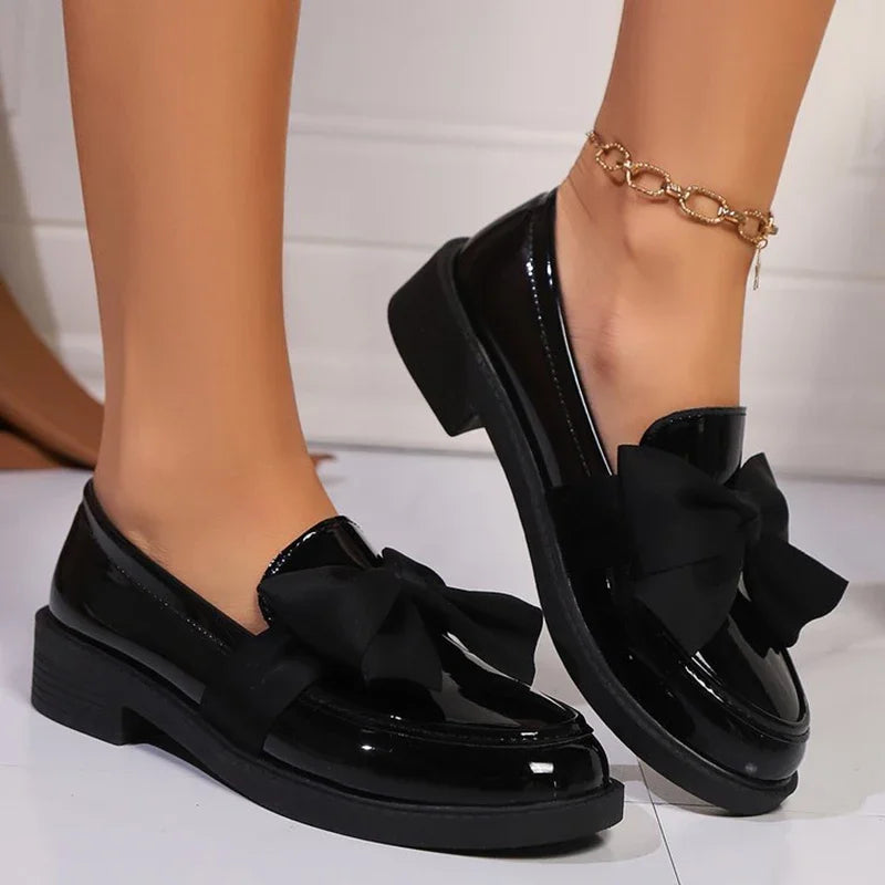 Mocassins à enfiler avec nœud papillon pour femmes, chaussures d'été en cuir verni de couleur unie, confortables, semelle souple, mocassins à plateforme, 2025