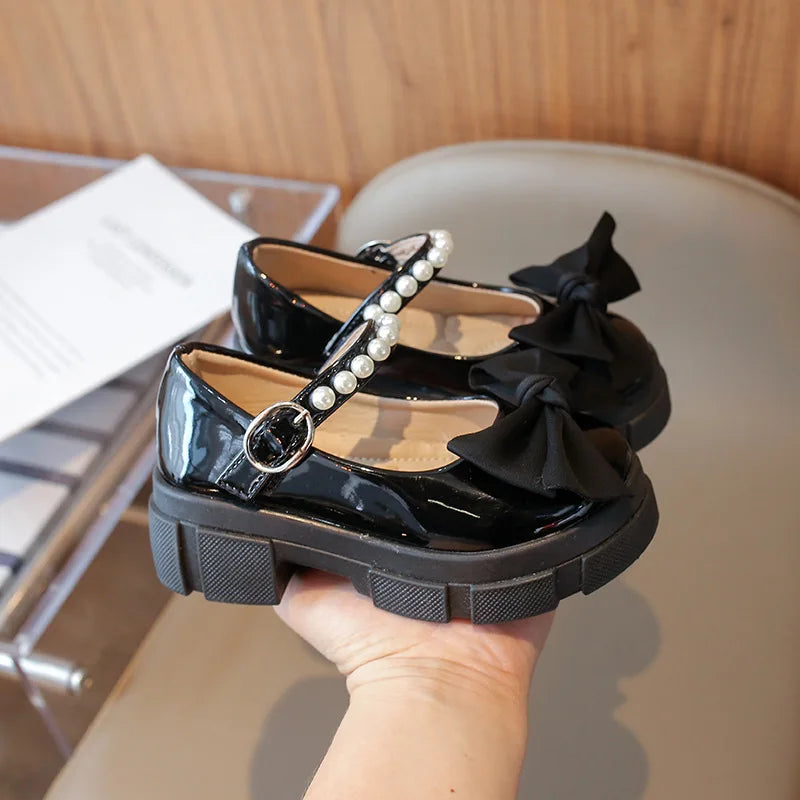 Nouvelles chaussures de princesse à nœud perlé pour enfants printemps-automne, chaussures Mary Jane à talon bas souples pour filles, mocassins à boucle, chaussures décontractées pour tous les jours