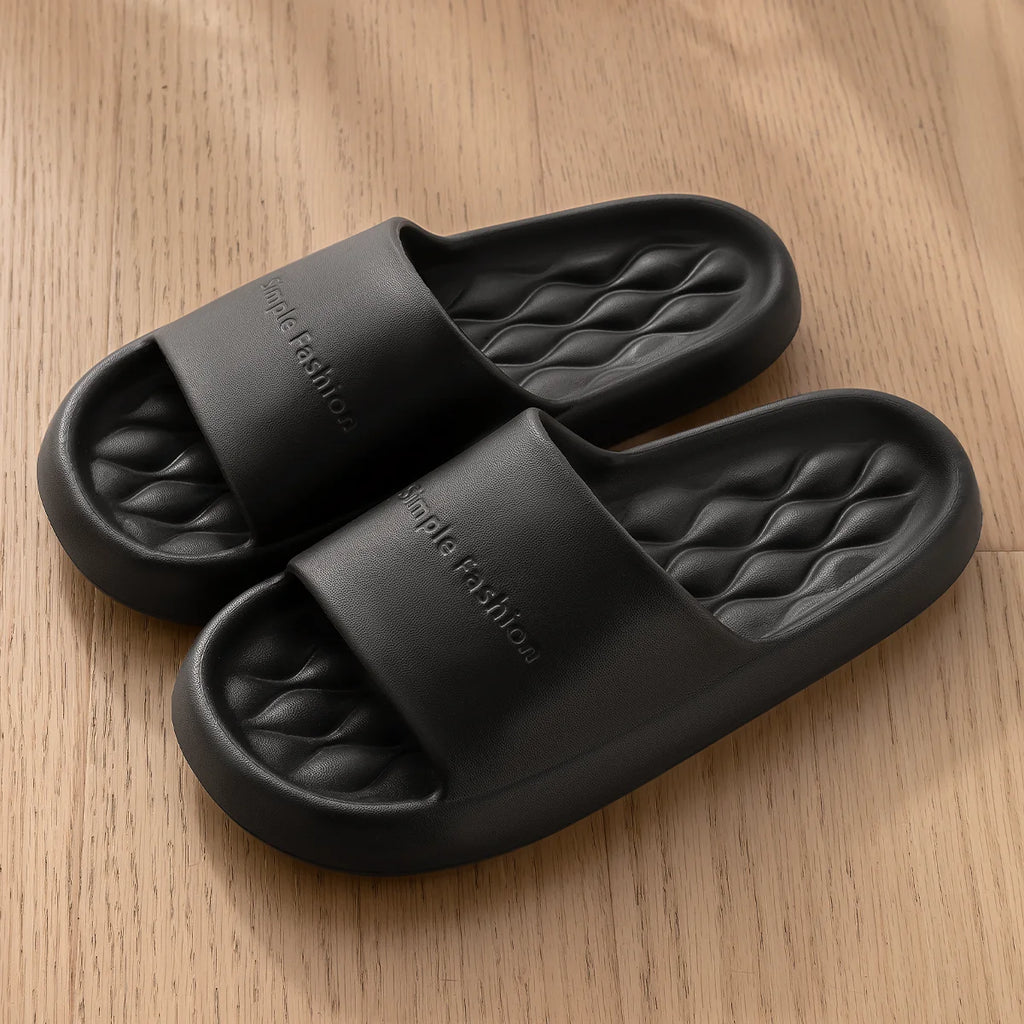 Pantoufles d'été tendance pour hommes, nouvelles sandales nuage à semelle souple et antidérapante pour la maison, la plage, l'intérieur et l'extérieur