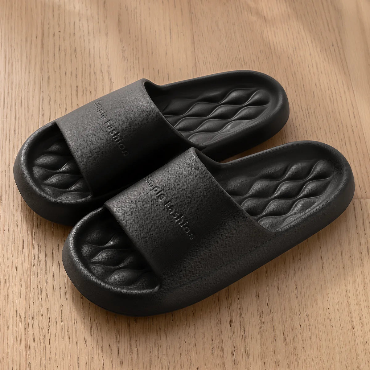 Pantoufles d'été tendance pour hommes, nouvelles sandales nuage à semelle souple et antidérapante pour la maison, la plage, l'intérieur et l'extérieur