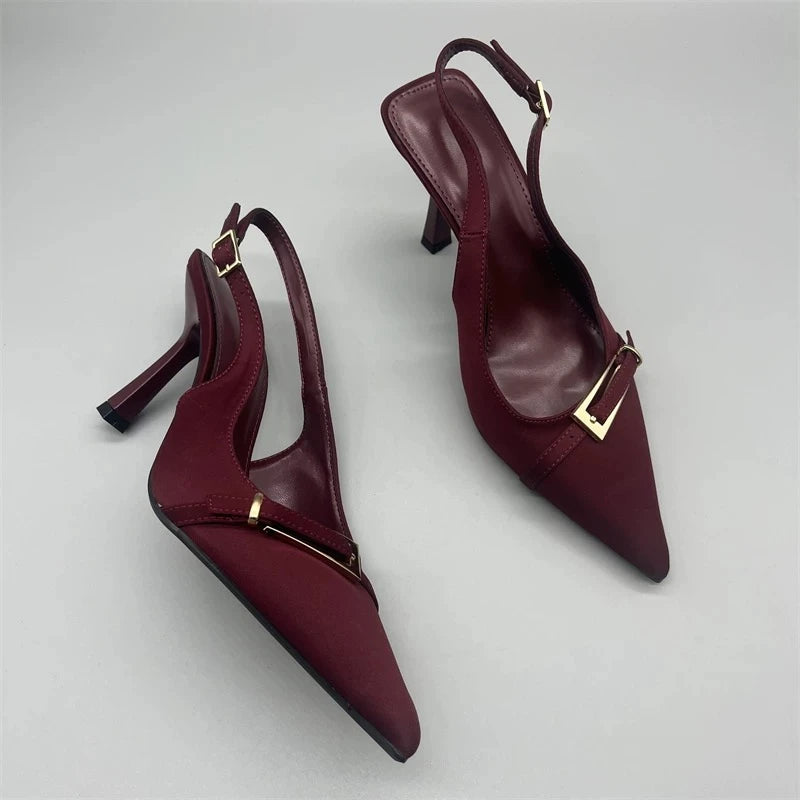 Nouvelles sandales décontractées pour femmes, couleur unie, mode estivale, avec boucle de marque, design 2026, confortables pour le quotidien et le bureau, talons hauts pour femmes