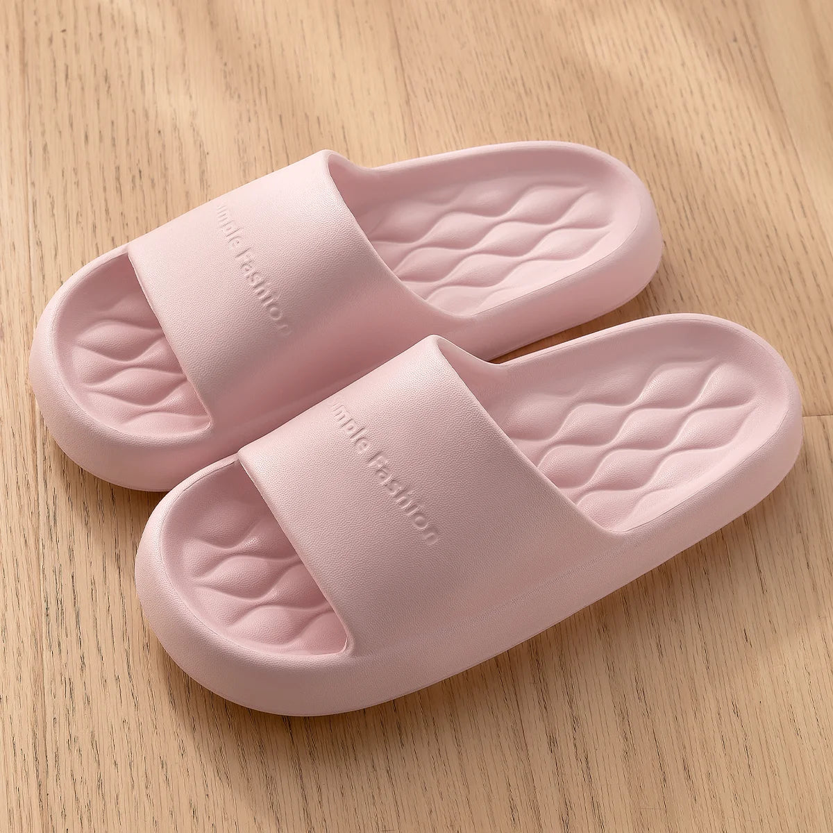 Pantoufles d'été tendance pour hommes, nouvelles sandales nuage à semelle souple et antidérapante pour la maison, la plage, l'intérieur et l'extérieur