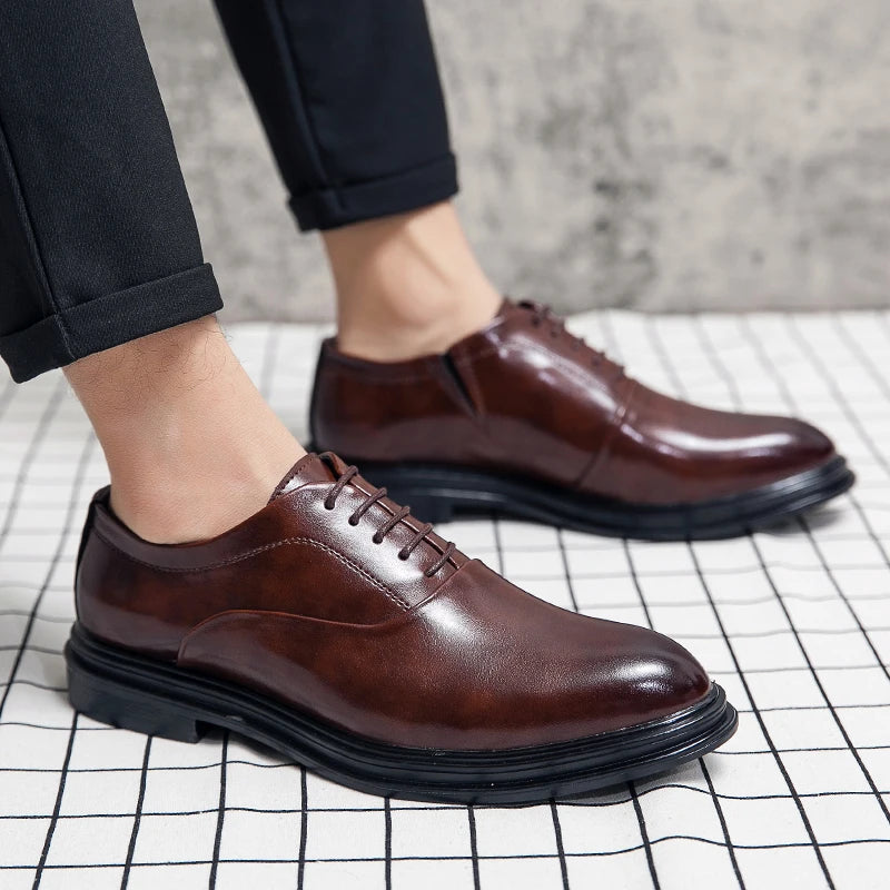 Classique Oxfords chaussures hommes rétro décontracté affaires chaussures en cuir Social pour hommes bureau mariage chaussures en cuir hommes chaussures habillées