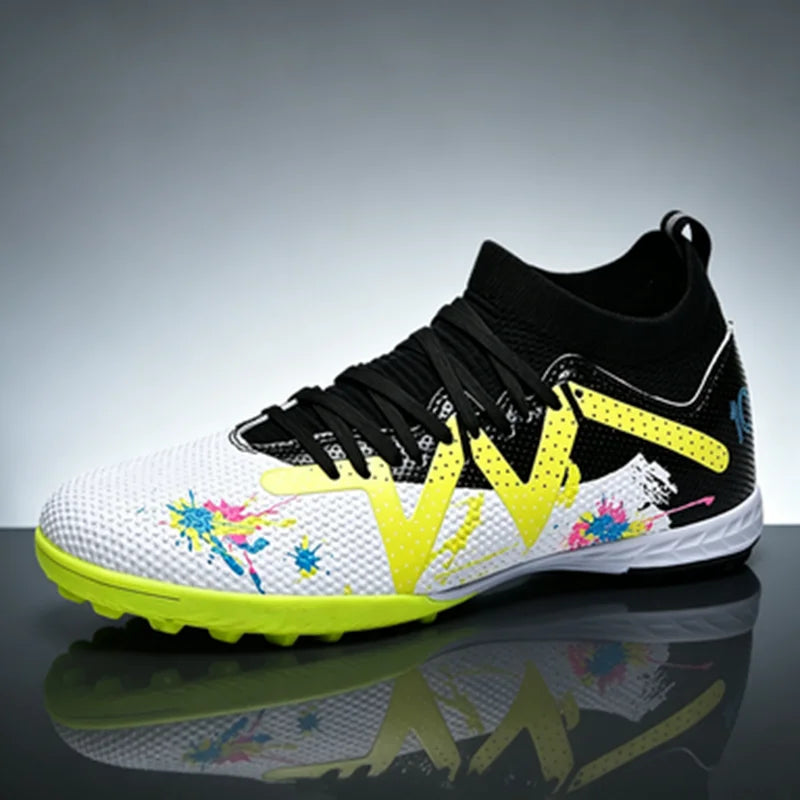Chaussures de football unisexes TF, design d'inspiration rétro, cuir PU de qualité supérieure, semelle extérieure en caoutchouc durable, allient style et performance.
