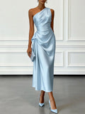 Robe midi élégante à une épaule en satin plissé pour soirée formelle ou cocktail