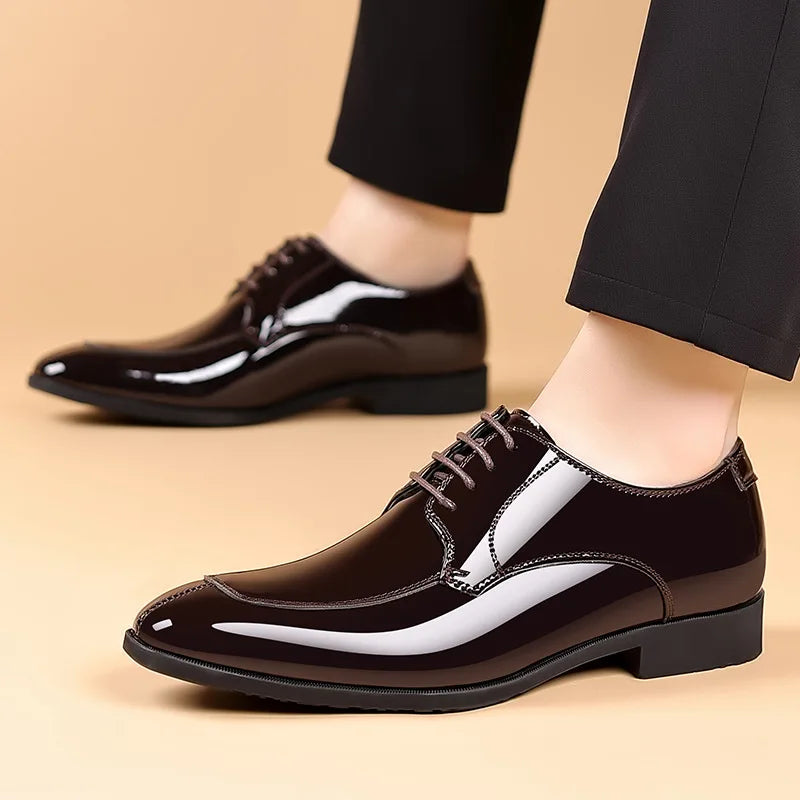 Chaussures habillées pour hommes d'affaires en cuir verni tendance chaussures de fête pour hommes chaussures décontractées à semelle souple grande taille 38-48 chaussures pour hommes de haute qualité