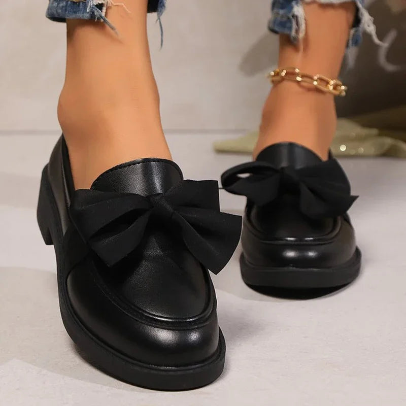 Mocassins à enfiler avec nœud papillon pour femmes, chaussures d'été en cuir verni de couleur unie, confortables, semelle souple, mocassins à plateforme, 2025