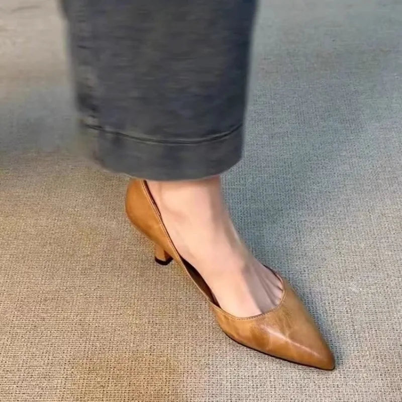 Chaussures simples à bout pointu pour femmes, ajouré, bouche peu profonde, polyvalentes, à enfiler, tempérament rétro, talons hauts, nouvelle collection 2025