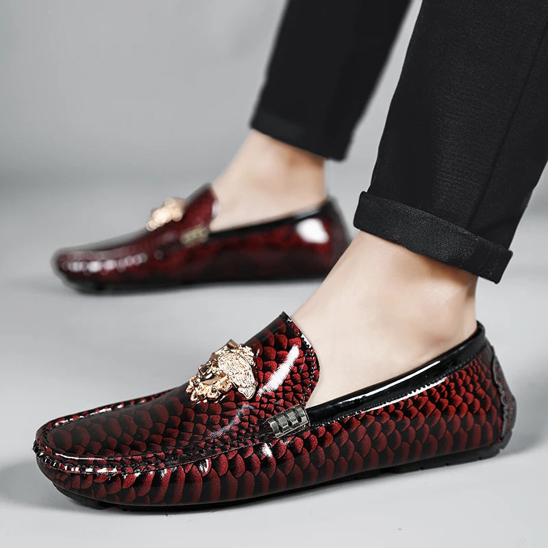 Mocassins de conduite en cuir verni pour hommes, chaussures de bureau italiennes, mocassins à enfiler confortables, chaussures décontractées imprimées pour la salle, la fête, le printemps