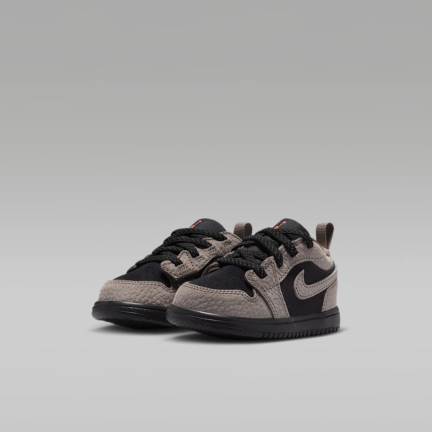 Nike Authentic JORDAN Chaussures de sport basses résistantes à l'usure avec velcro pour enfants IQ8631-005