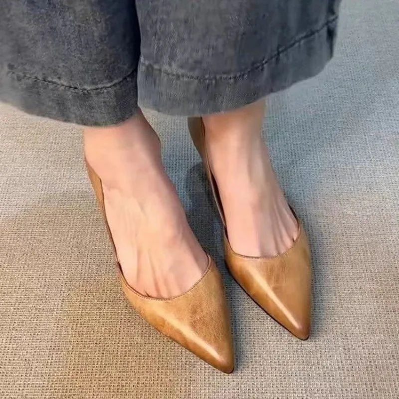 Chaussures simples à bout pointu pour femmes, ajouré, bouche peu profonde, polyvalentes, à enfiler, tempérament rétro, talons hauts, nouvelle collection 2025