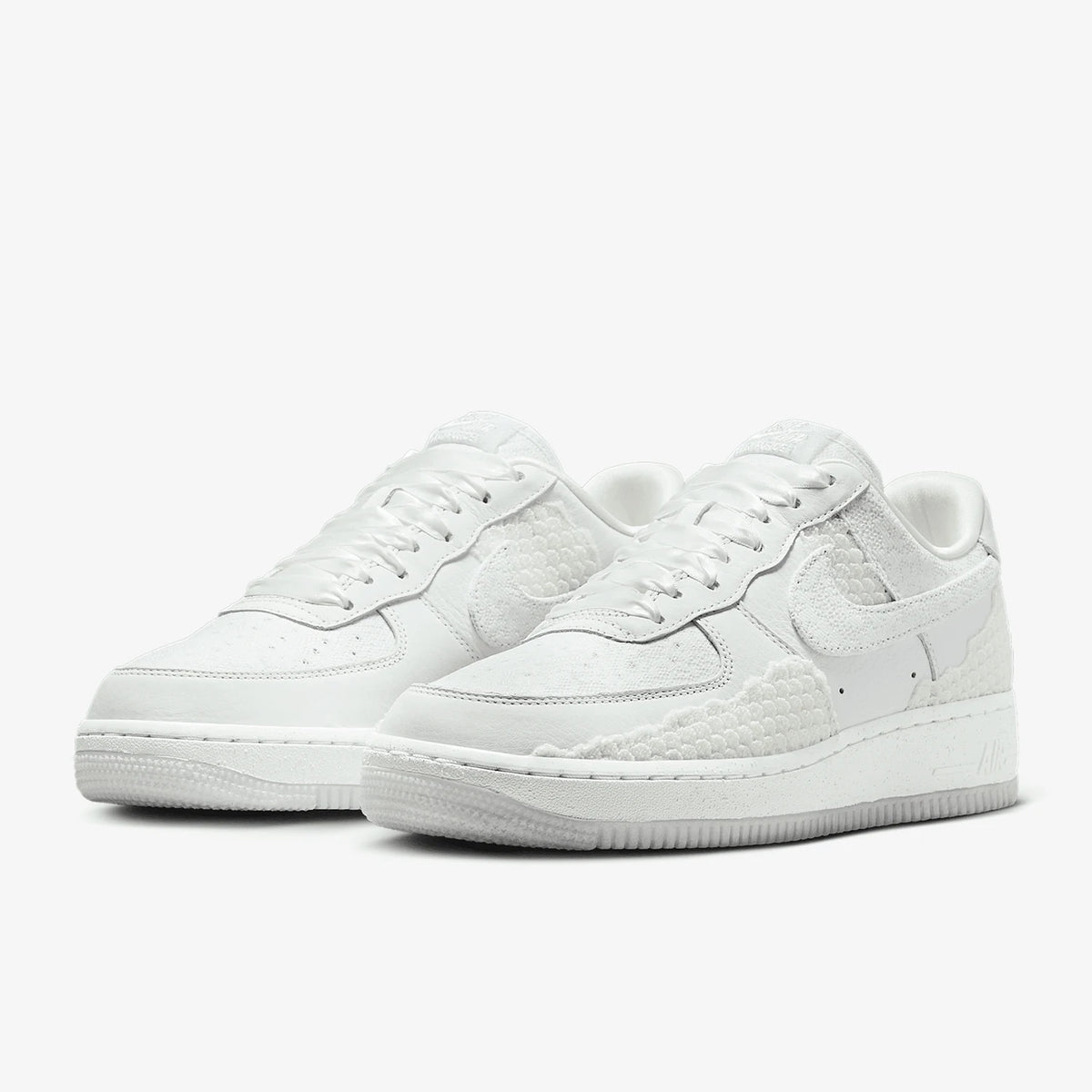 Nike Authentique Air Force 1 AF1 Baskets classiques à semelle épaisse pour femme HV6011-111