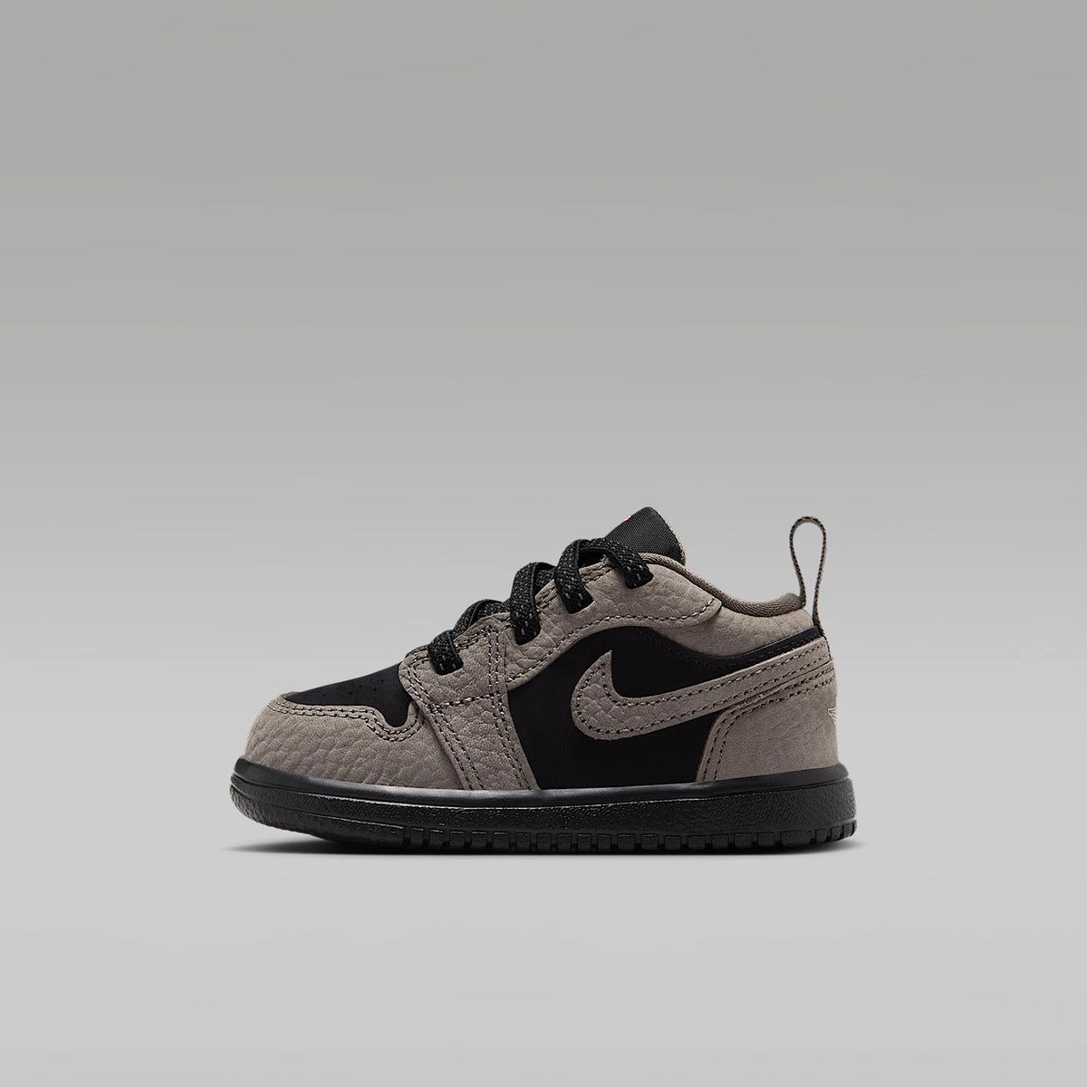 Nike Authentic JORDAN Chaussures de sport basses résistantes à l'usure avec velcro pour enfants IQ8631-005