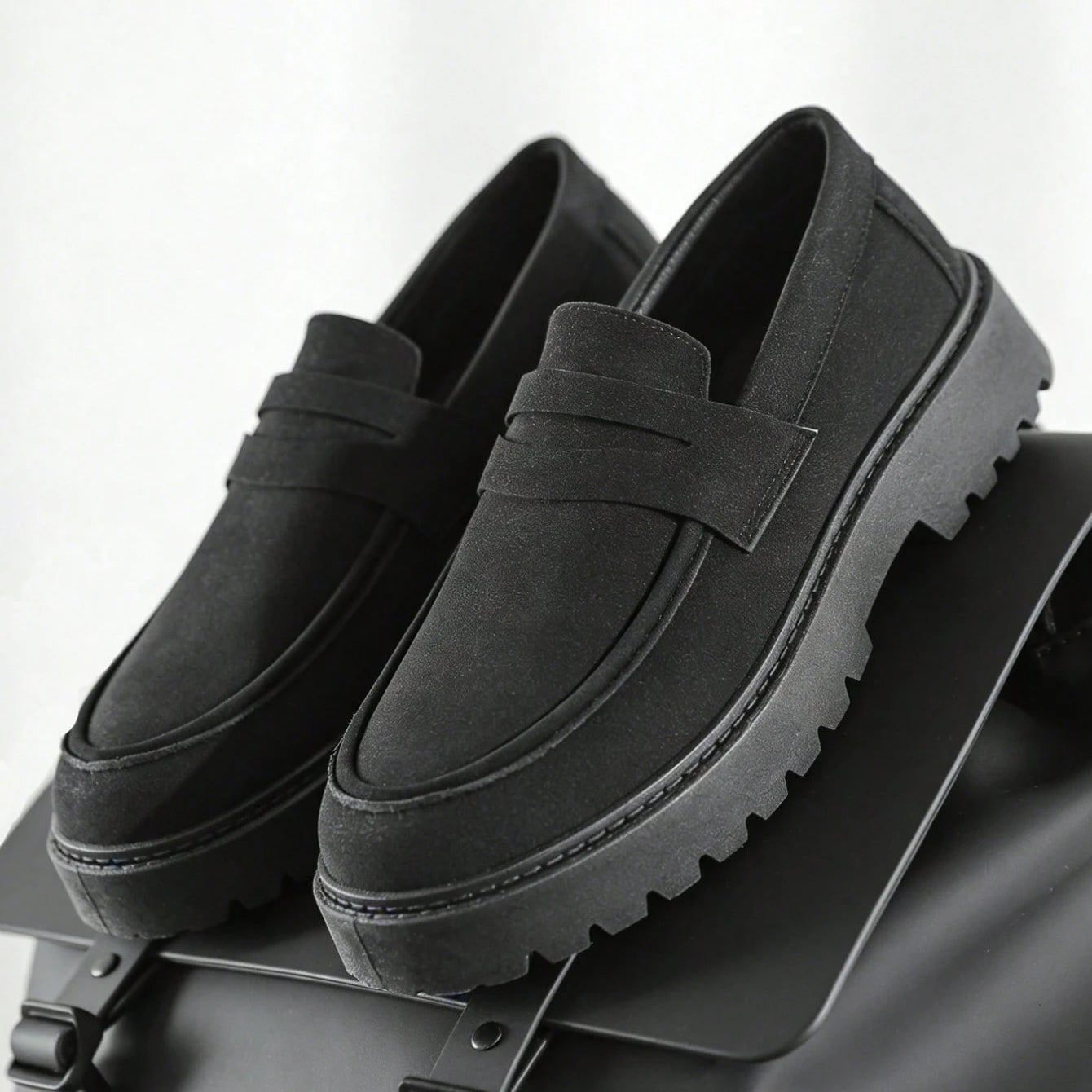 Nouvelles Chaussures Décontractées de Designer pour Hommes – Mocassins à Enfiler Confortables Style Preppy pour le Travail et les Loisirs – Baskets en Daim et Cuir pour Hommes