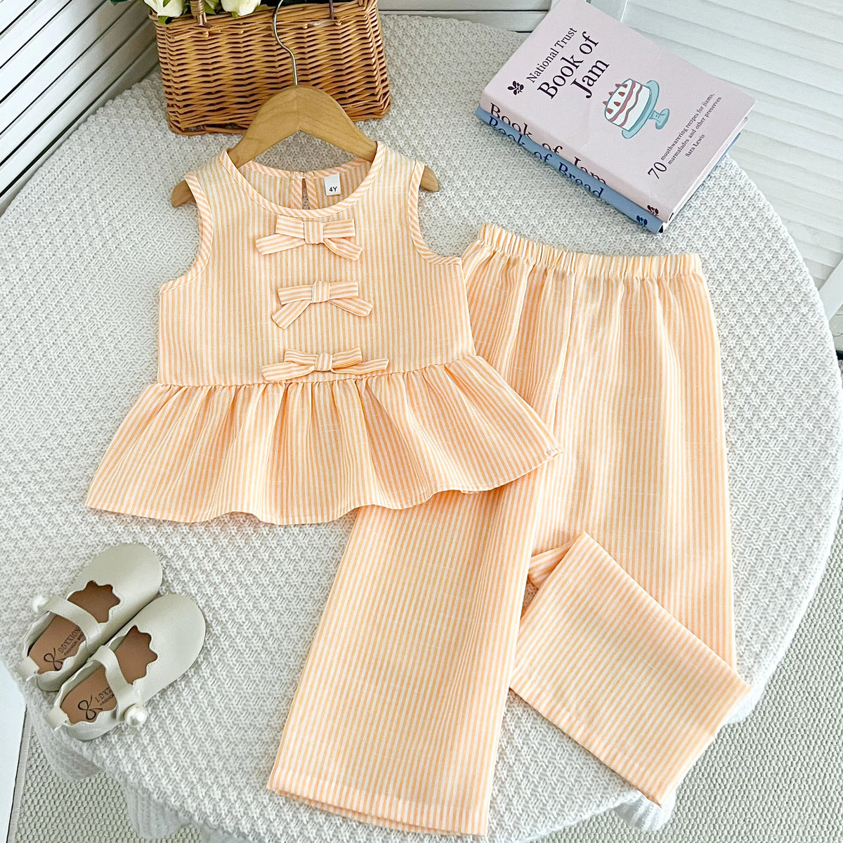 Costumes d'été pour filles, ensemble deux pièces sans manches avec nœud à rayures verticales bleues, haut + pantalon, vêtements doux pour enfants