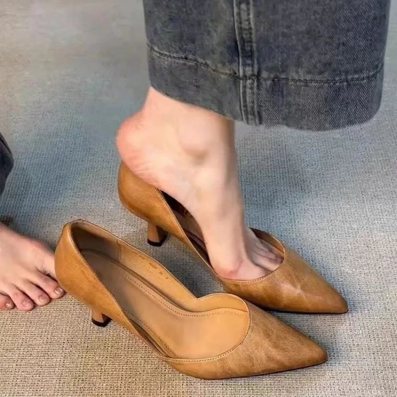 Chaussures simples à bout pointu pour femmes, ajouré, bouche peu profonde, polyvalentes, à enfiler, tempérament rétro, talons hauts, nouvelle collection 2025