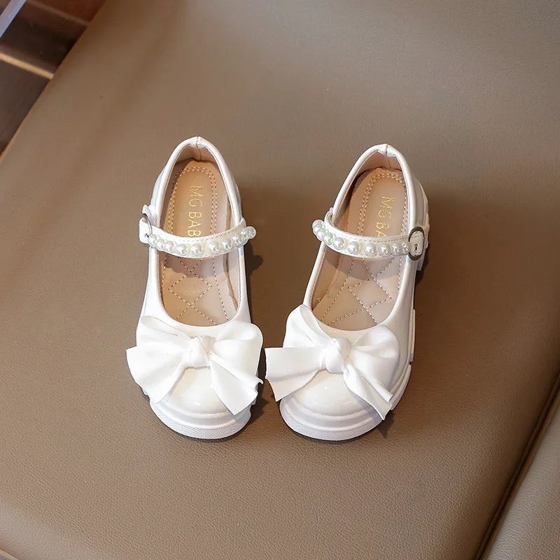 Nouvelles chaussures de princesse à nœud perlé pour enfants printemps-automne, chaussures Mary Jane à talon bas souples pour filles, mocassins à boucle, chaussures décontractées pour tous les jours