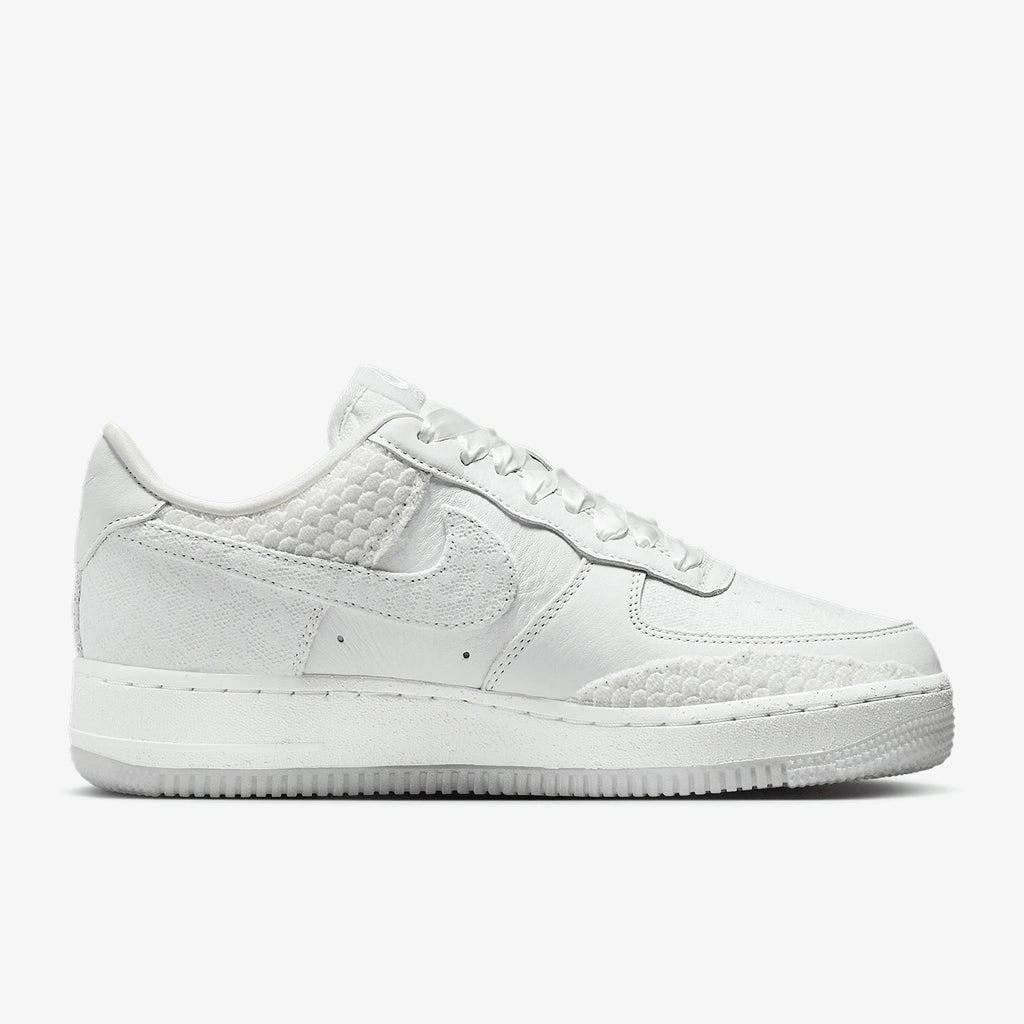 Nike Authentique Air Force 1 AF1 Baskets classiques à semelle épaisse pour femme HV6011-111
