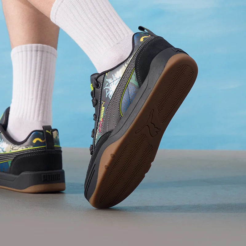Chaussures de skate Puma Low à imprimé graffiti pour hommes et femmes, en daim noir avec bordure néon, semelle en caoutchouc, streetwear, skateboard, baskets décontractées