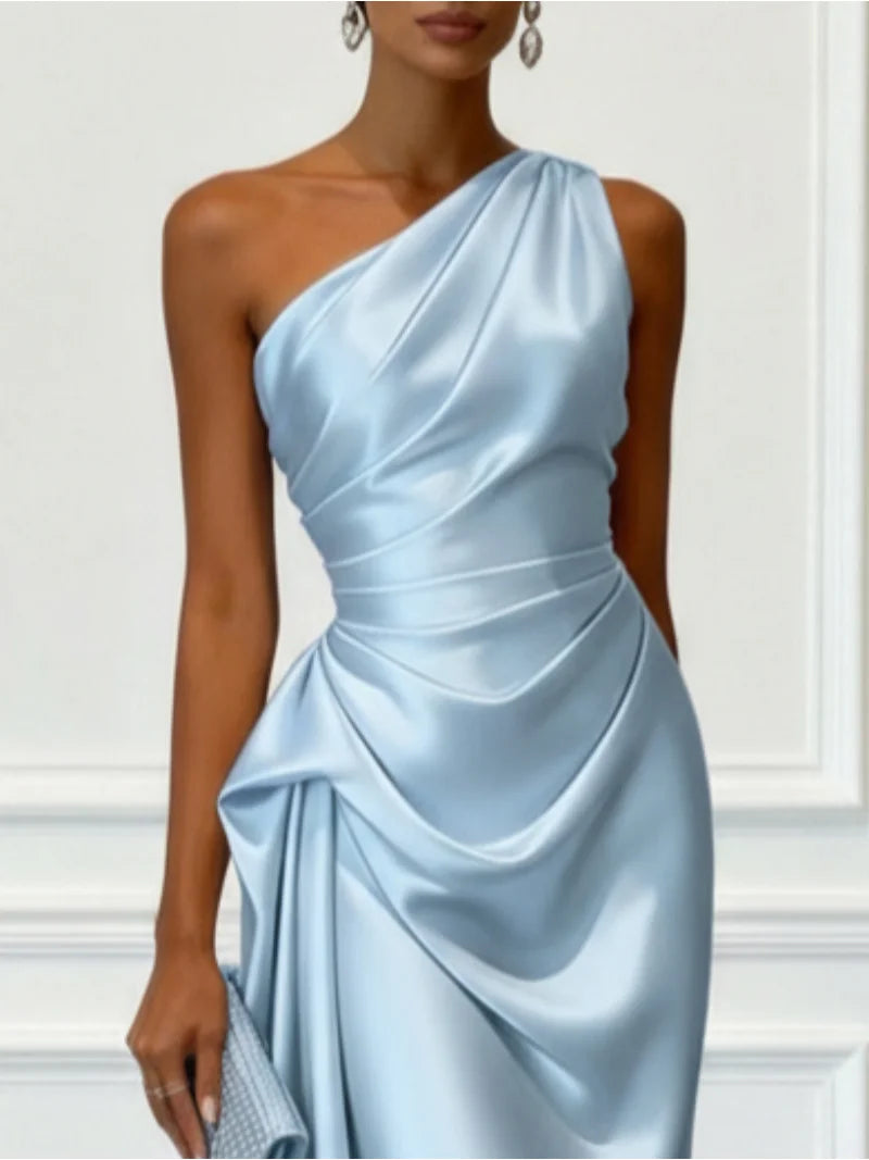 Robe midi élégante à une épaule en satin plissé pour soirée formelle ou cocktail